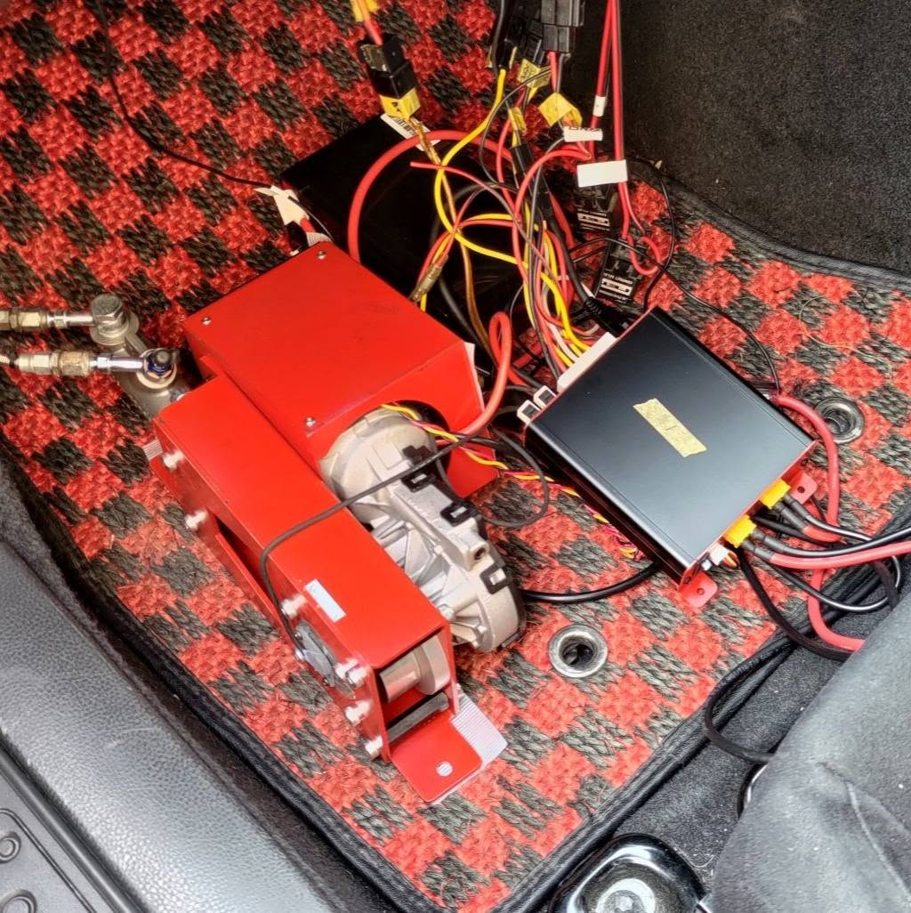 車両に搭載したアクティブクラッチの制御機構と制御装置